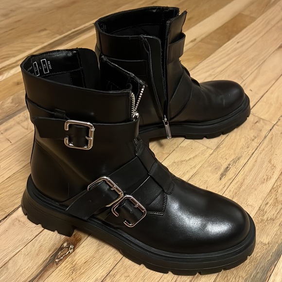 NWT Zara Leather low heeled ankle boots with buckles - Picture 2 of 8